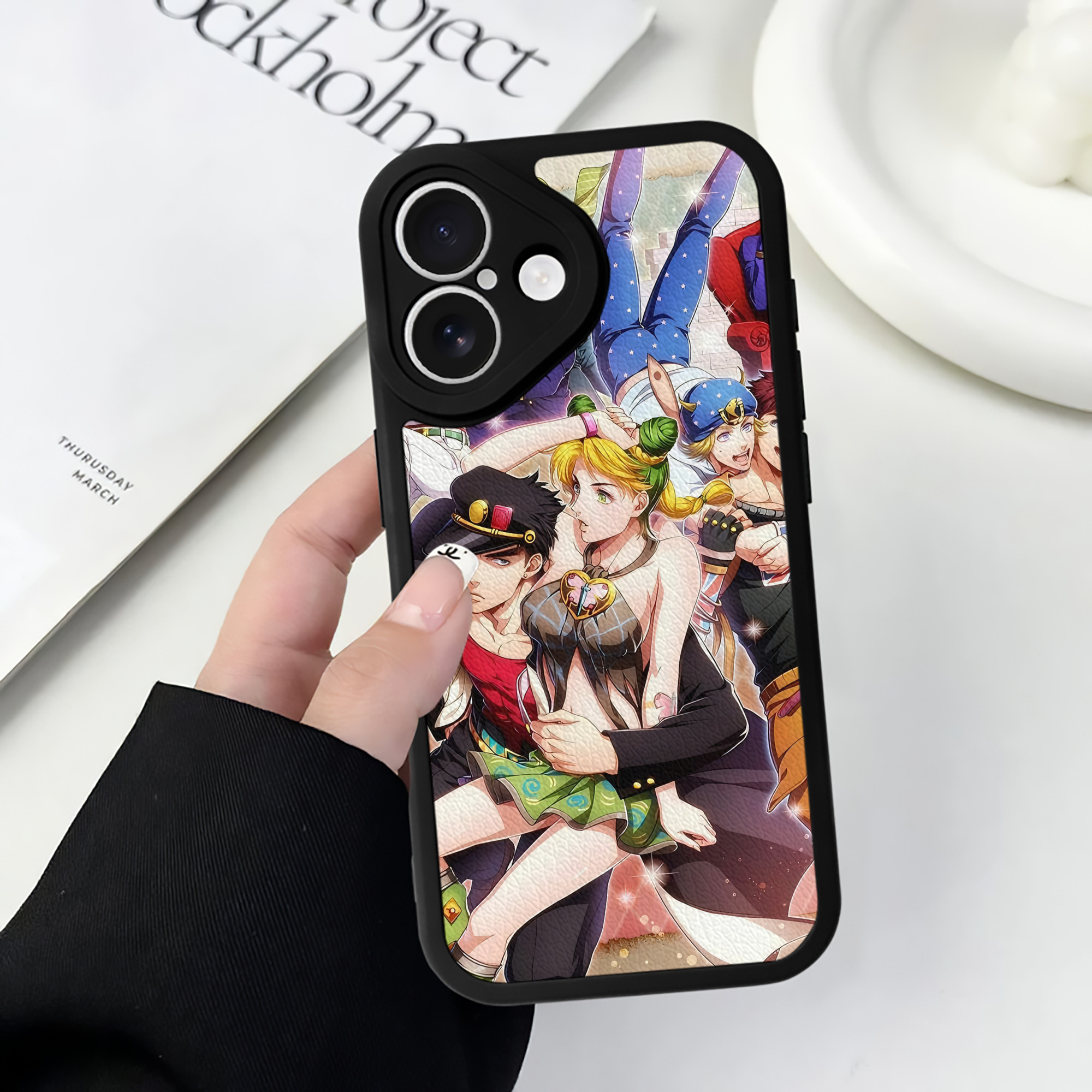 （画像用） ジョジョの奇妙な冒険 JoJo's Bizarre Adventure 【iPhone 16シリーズ対応】シリコンスマホケース（レザー調） 材質：シリコン